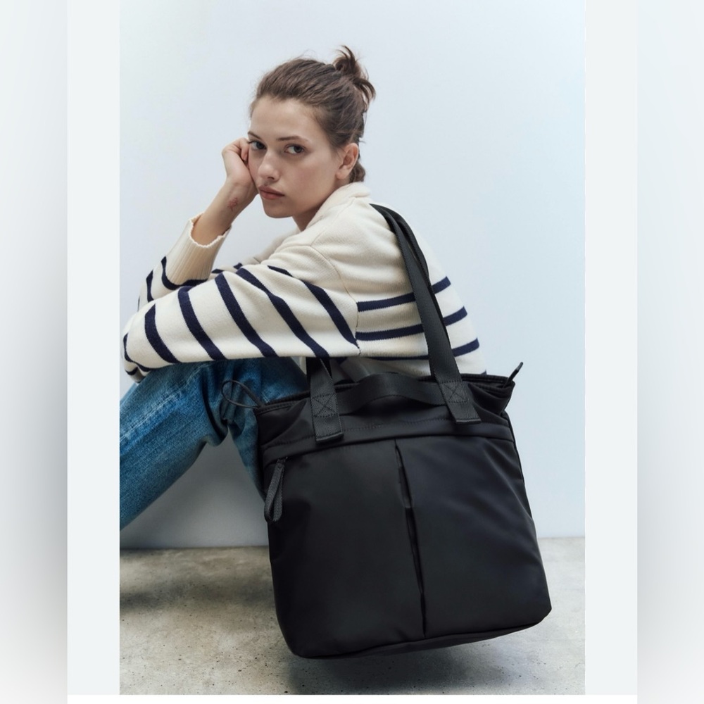 Beautiful medium to large Zara purse.